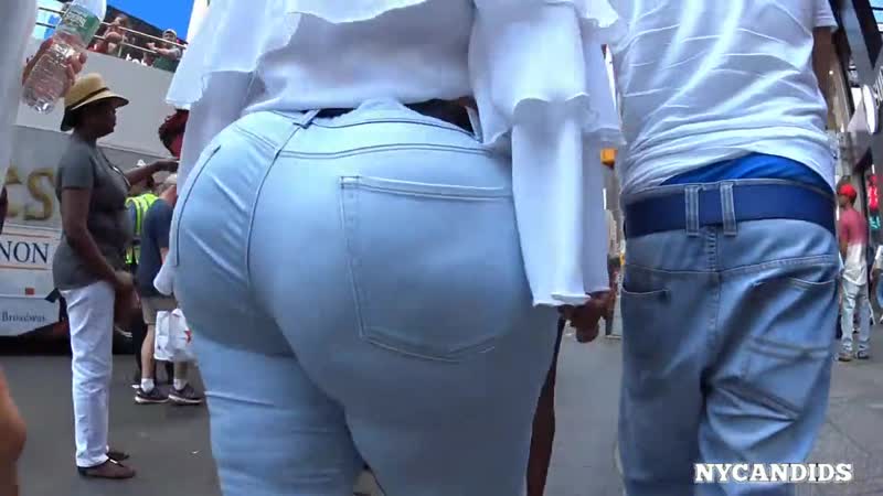 Сочная попка в джинсах рассекает по нью йорку | pawg