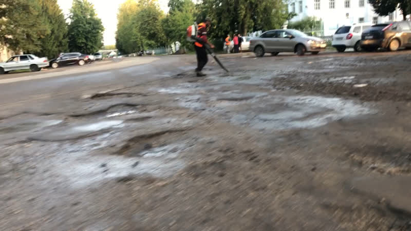 Дырки латают |людиново