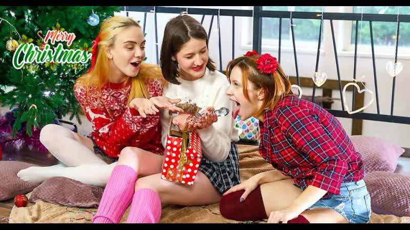 Lina sun, margo von teese, lolly bom jolly christmas lesbians