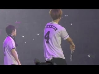 [fancam] 170225 exo baekhyun shaking butt @ exordium in manila