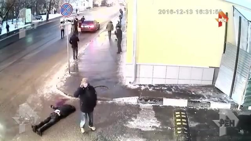 Сбил, вышел посмотрел, свалил "ищет милиция, ищут пожарные, ищут не могут найти"