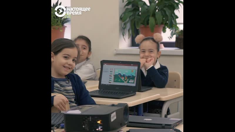 В грузии первоклассникам дарят ноутбуки для учебы