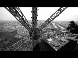 Kolsch on the eiffel tower