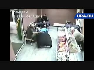 Пьяные уральцы дерутся дрелью и стульями (480p) mp4