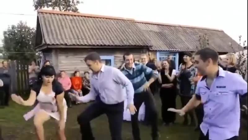 Только наш народ умеет так отдыхать)))