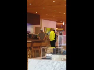 Omgggg siwonn im such hear his whine siwon [安澜 1998]