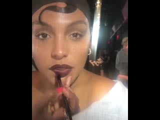 Fenty beauty paloma elsesser за кулисами показа savage x fenty