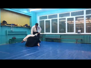 Взрослая тренироа айкидо с ножами