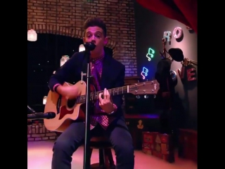 Руджеро поет