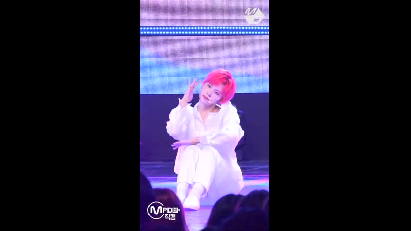 [fancam] gwsn red sun(021) (miya focused) @ m!countdown 190808