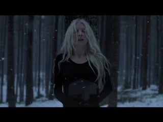 Iamamiwhoami hunting for pearls