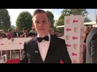 We have spotted the handsome joe cole on the red carpet showing off his best poses in his suit! baftatv joecole swagger