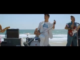 Dnce cake by the ocean