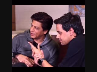 Omg this guy got a prank call from shah rukh khan #128557;#128557; he had no i