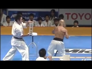 【新極真会】 66 year old karate master does incredible demonstration shinkyokushinkai karate