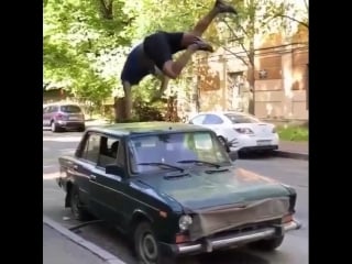 Смертельно лоий парень делает садьто