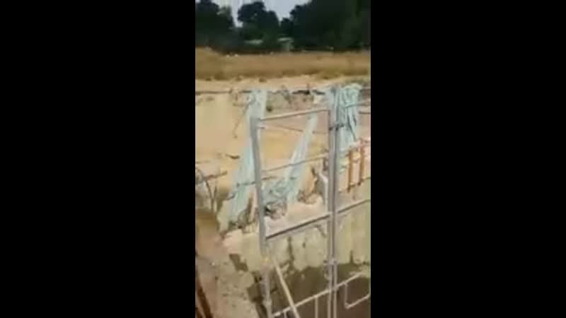 Когда шутнику экскаваторщику нефиг делать на работе