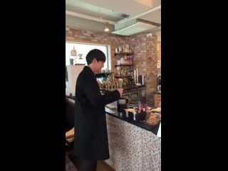 200420 dojoon in cafe