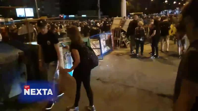 Строят баррикады