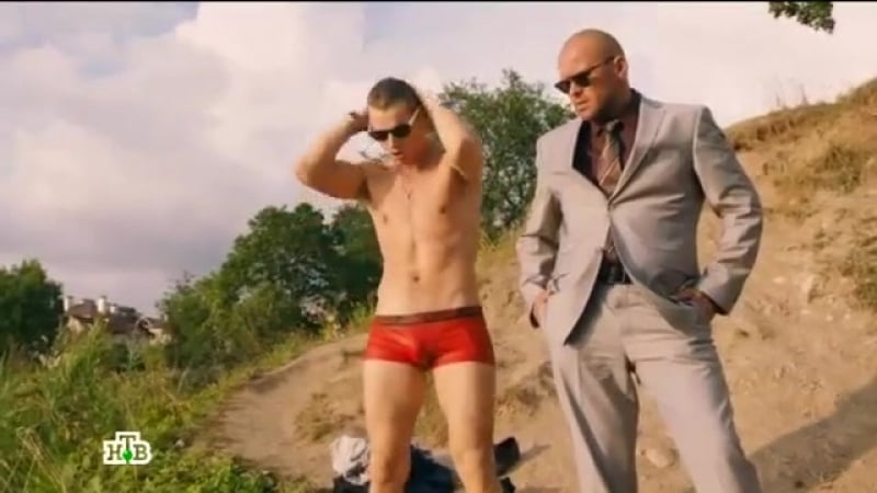 Актёр алексей воробьев сцена в трусишках в сериале "гастролеры"