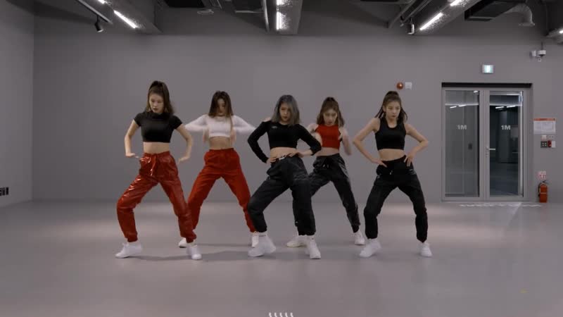 Itzy (있지) 'wannabe' dance practice [mirrored]