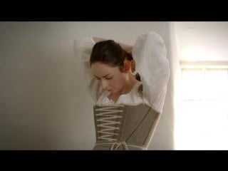 Getting dressed in the 18th century working woman