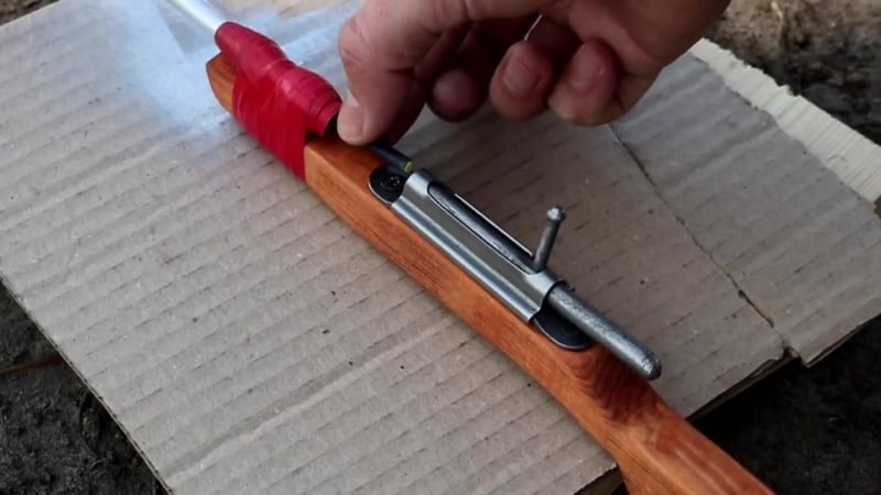 Как сделать самое маленькое стреляющее ружьё на петардах