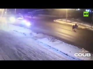 Russian police saves pedestrians