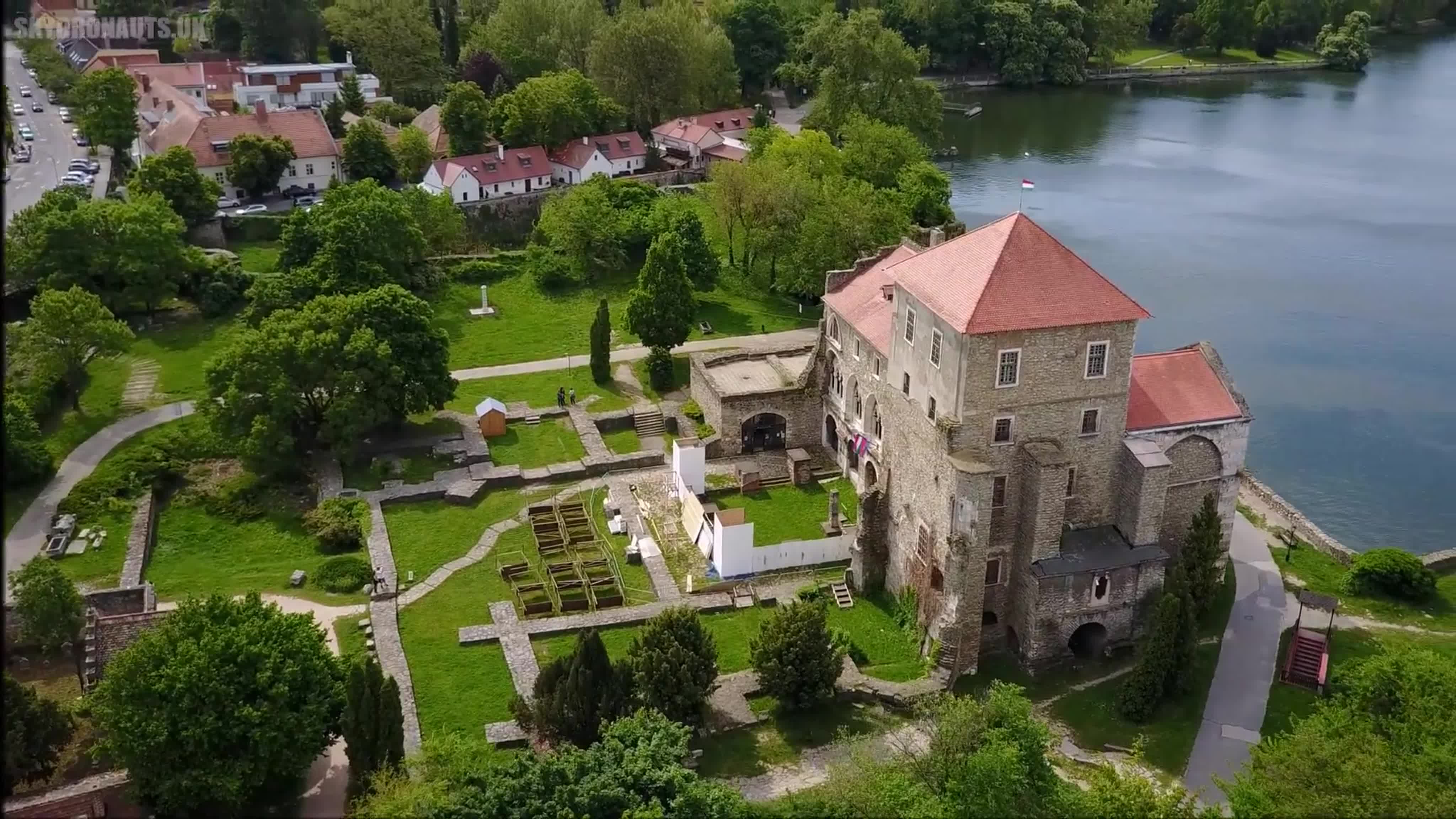 Порно видео киска пирсинг замок