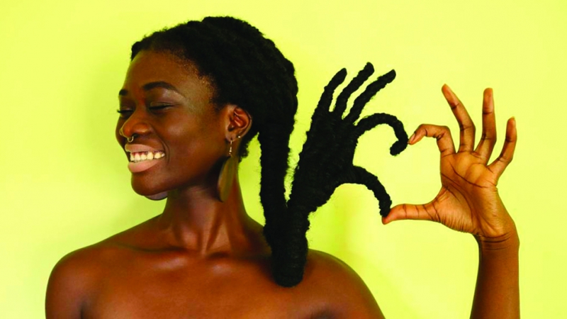 Девушка, которая делает скульптуры из собственных волос