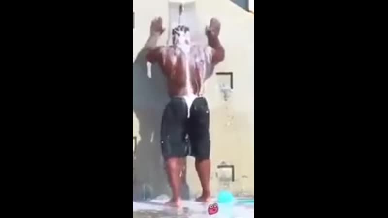 Качок porn video – Огромный качок злится из за шампуня
