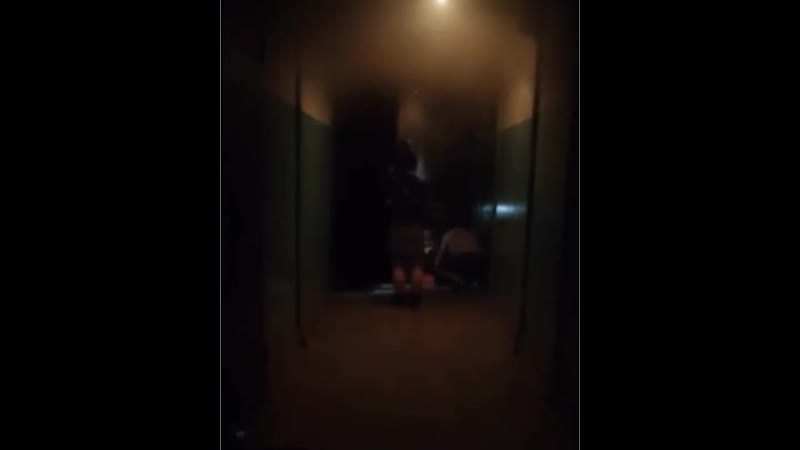 В тюмени мужчина пришёл в гости к друзьями в общежитие и, сидя на кухне, учуял запах гари