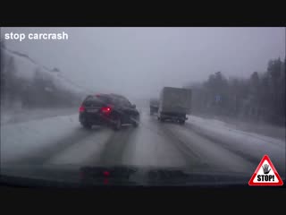 Гололёд на дороге ⁄ неуправляемые автомобили