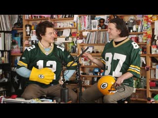 2 green bay packers fans chat behind the tiny desk, and one of them is harry styles [rus sub]