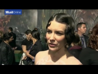 Evangeline lilly wows in sheer lacy dress at the hobbit the battle of the five armies la premiere