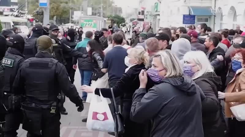 🇺🇦 протести в білорусі автомати, гранати і сльозогінний газ – силовики арештовують людей