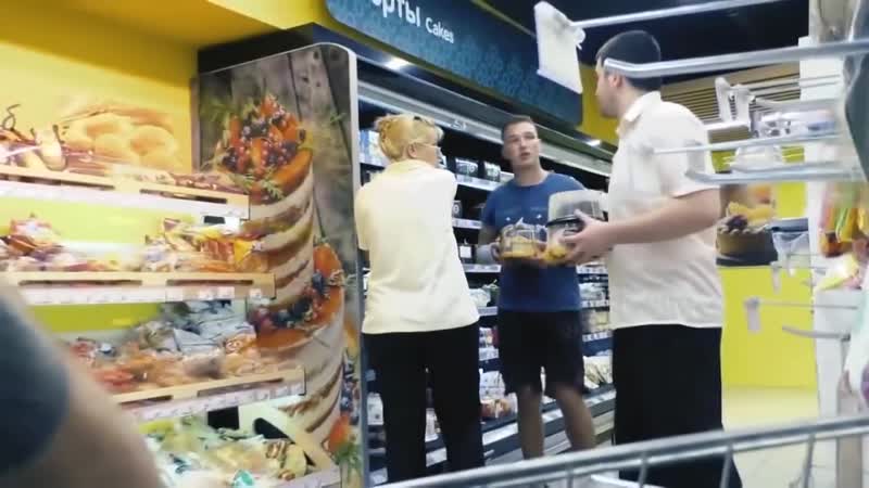 Edward bil кушает торты в магазине