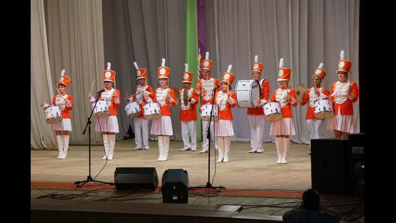 Ансамбль барабнщиков и мажореток