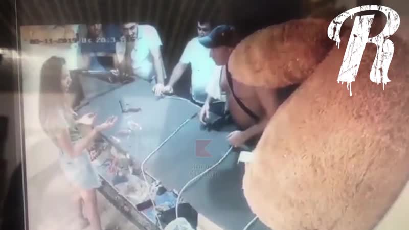 Быки и девушка в тире