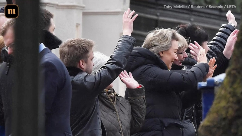 Высланные из лондона российские дипломаты покинули посольство