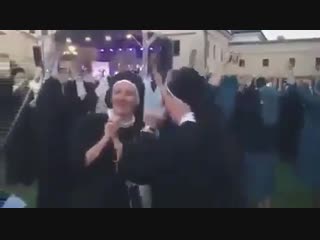 Монашки с рейв пати