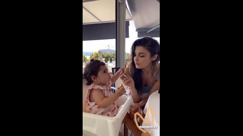 Hande ercel and mavi