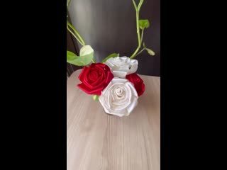 Великолепные розы из атласных лент