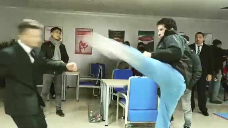 Скотт эдкинс репетиция боя в фильме "porn"