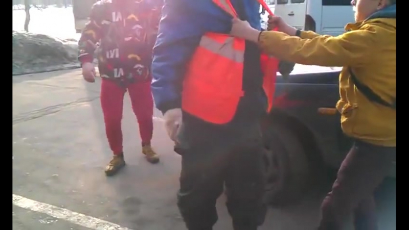 Молодые налетели на трудолюбивых эмигрантов(из цикла "ох уж эти детки")