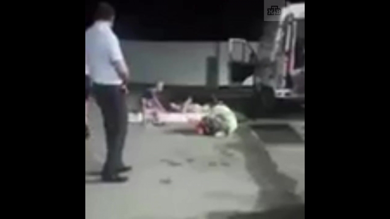 Пьяный мужчина из ревности облил девушку бензином и поджег