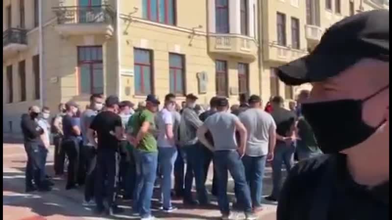 Тихушники на площади независимости в минске