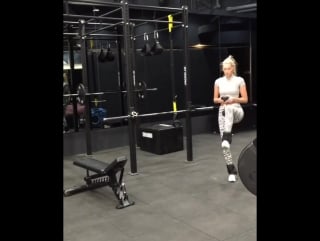 Kirkmyersfitness #dogpound #smashcity @hoskelsa @dogpound nyc werking her booty with dominican lunges #domination