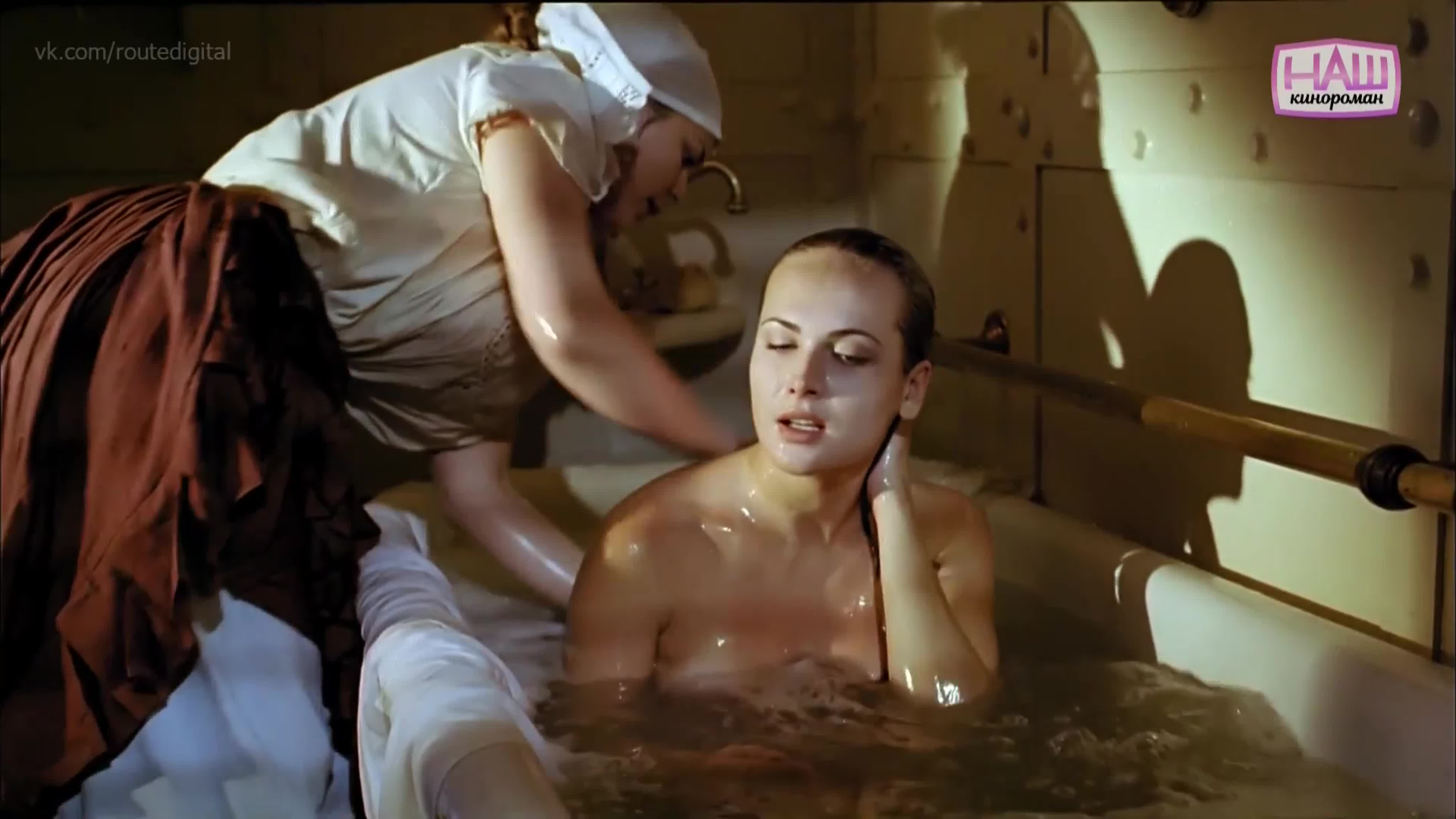 Olmaota porno Qora ayol veb-kamerada onanizm qiladi