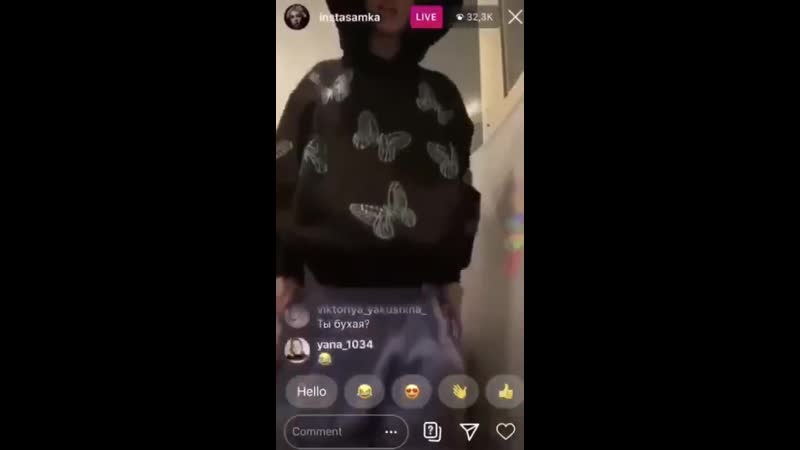 Инстасамка показывает попку и киску в эфире в инсте